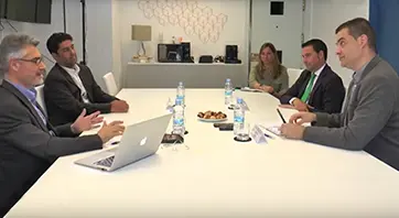 Participantes del desayuno sobre inversión y tecnología