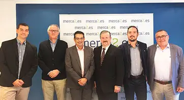 Participantes del desayuno sobre ciberseguridad